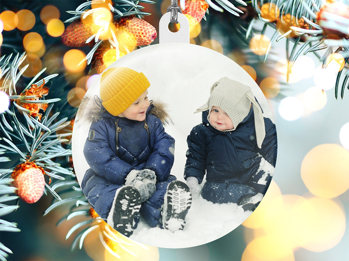 10+ Photo Ideas to Print as Photo Ornaments | TheButtonPost.com